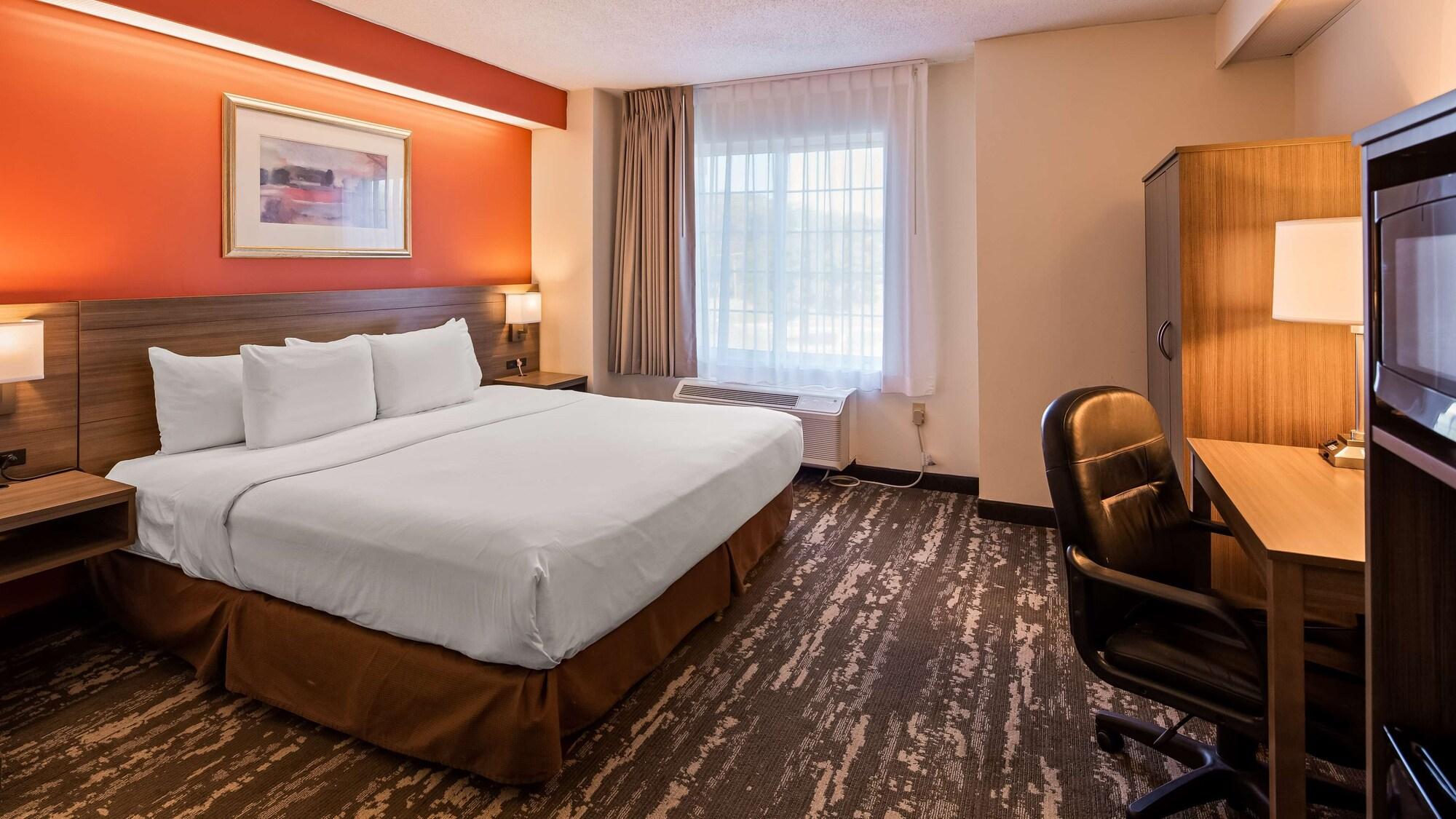 Charlevoix Inn & Suites Surestay Collection By Best Western Экстерьер фото