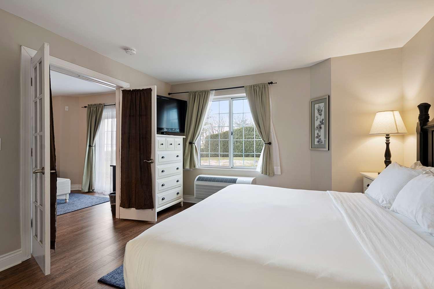 Charlevoix Inn & Suites Surestay Collection By Best Western Экстерьер фото