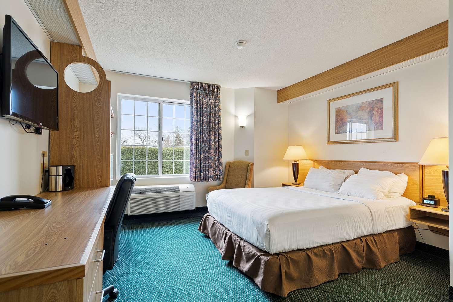 Charlevoix Inn & Suites Surestay Collection By Best Western Экстерьер фото