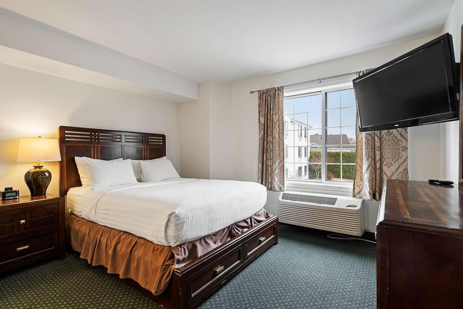 Charlevoix Inn & Suites Surestay Collection By Best Western Экстерьер фото