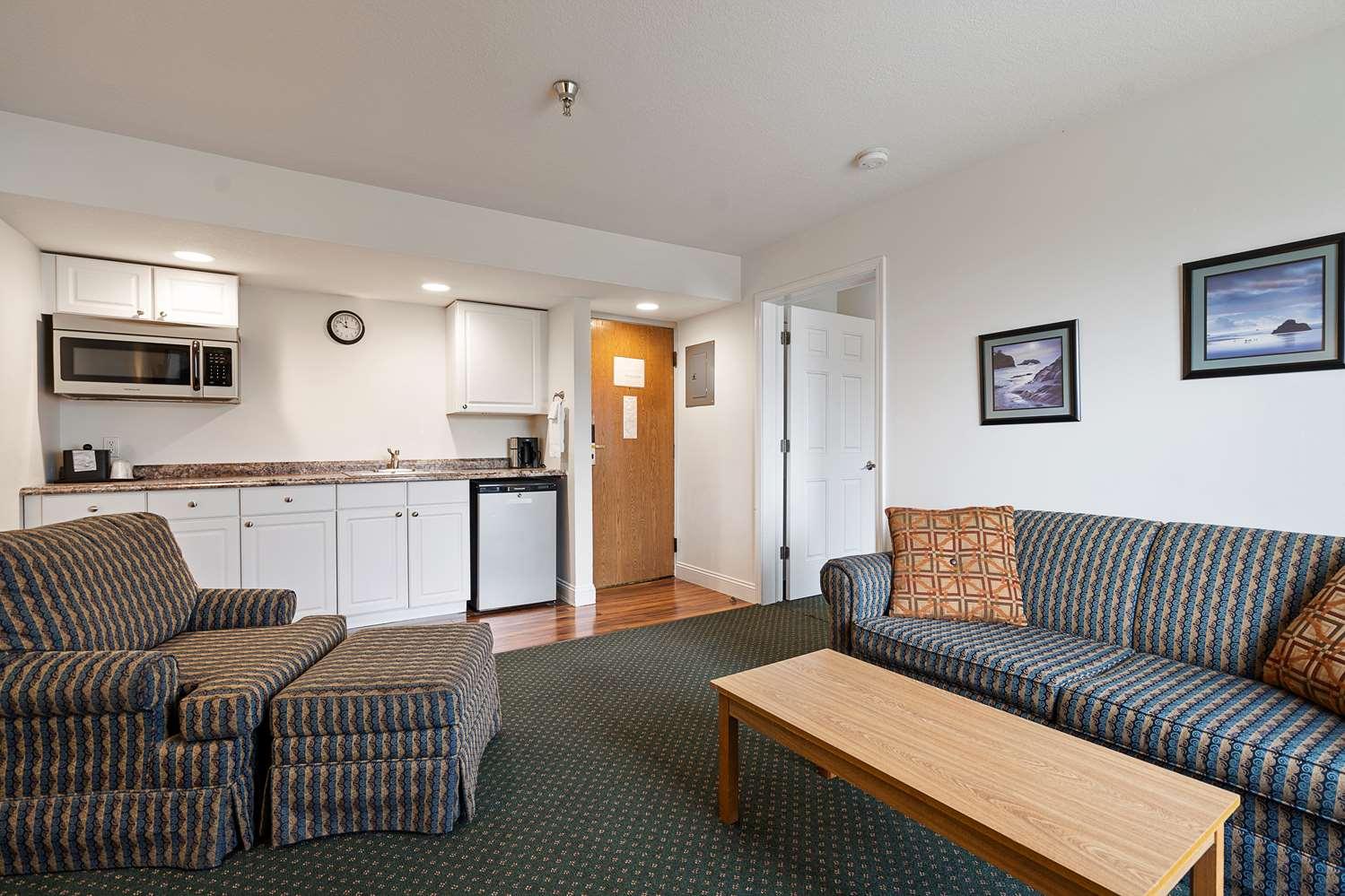 Charlevoix Inn & Suites Surestay Collection By Best Western Экстерьер фото
